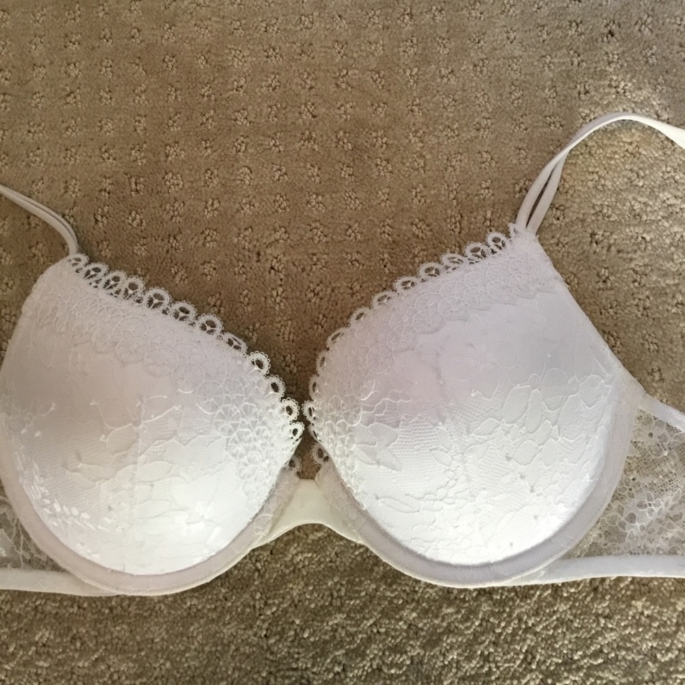 Victoria’s Secret Bombshell Bra White Lace